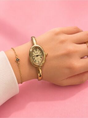 Baignoire Vintage Gold Oval Bracelet Watch